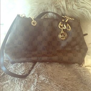 Michael kors tote/cross body